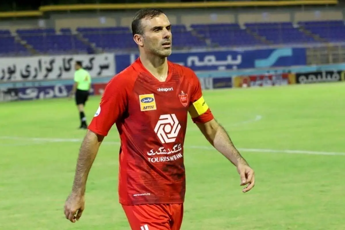 کاپیتان پرسپولیس: رسماً از هوادارانمان عذرخواهی کنید