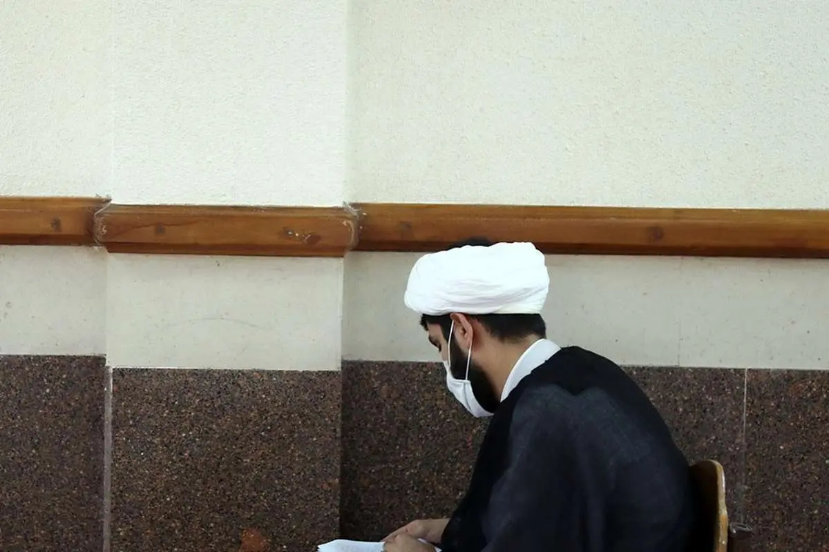 (تصاویر) حضور طلاب در آزمون ورودی دکتری