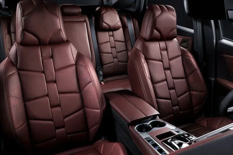 راهنمای خرید روکش صندلی خوردو؛ روکش چرم بهتر است یا پارچه ای؟