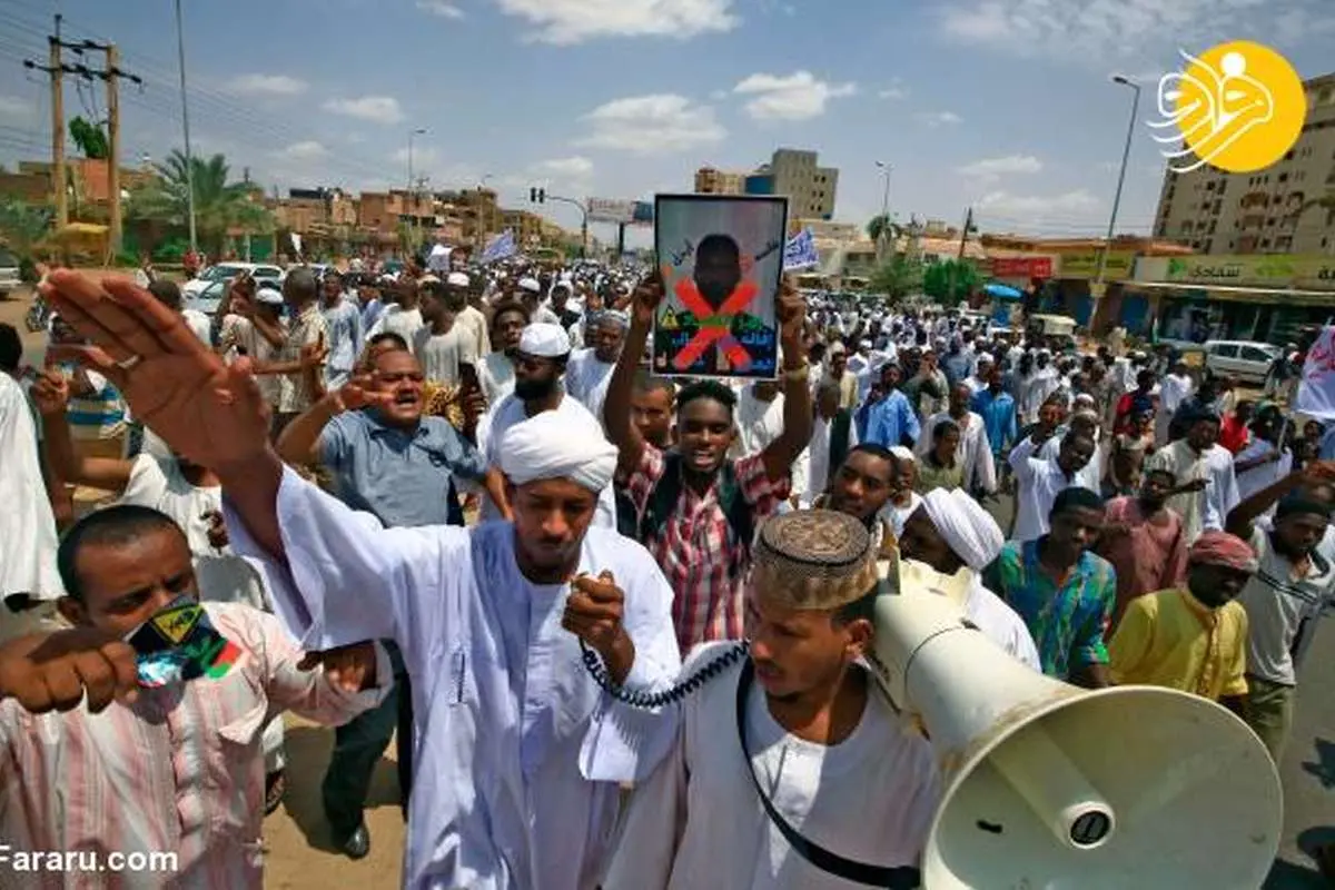 (تصاویر) خشم مردم سودان از صدور مجوز مصرف مشروبات الکلی