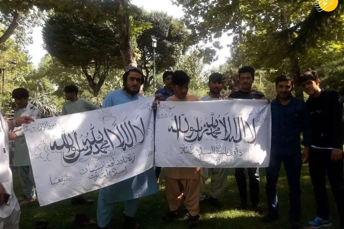 (تصاویر) ماجرای پرچم طالبان در پارک ملت تهران