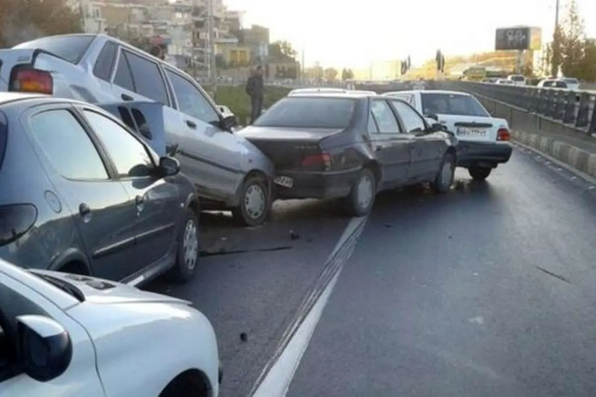 تصادف زنجیرهای بیش از ۵٠ خودرو در اتوبان کرج-قزوین