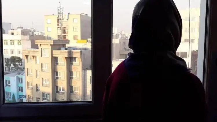 زن جوان راز سیاه همسرش را فهمید؛ ناپدری عاشق نیلوفر ۱۷ ساله شد!
