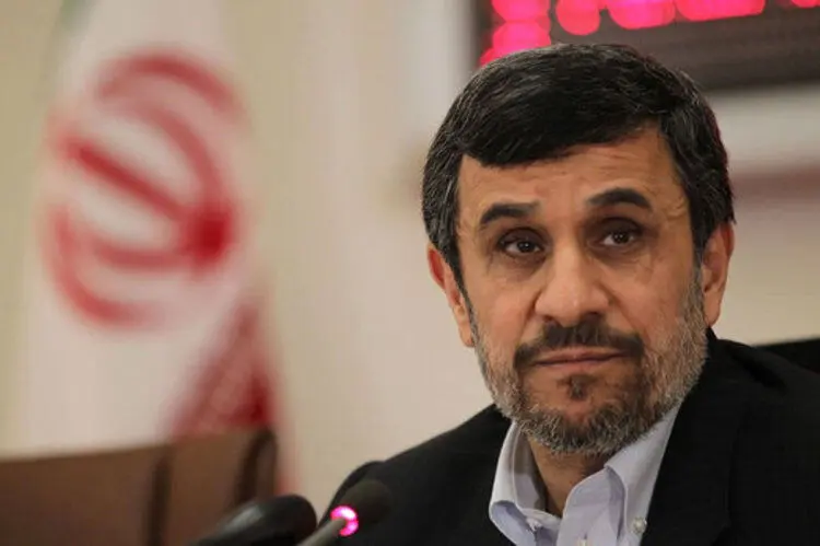 "احمدی نژاد در منزل بماند و راز و نیاز کند"
