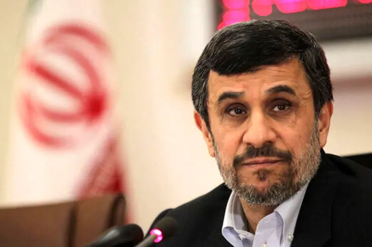 "احمدی نژاد در منزل بماند و راز و نیاز کند"