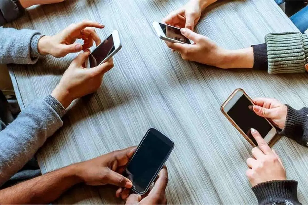 چرا نمی‌توانیم از تلفن‌های همراه خود دل بکنیم