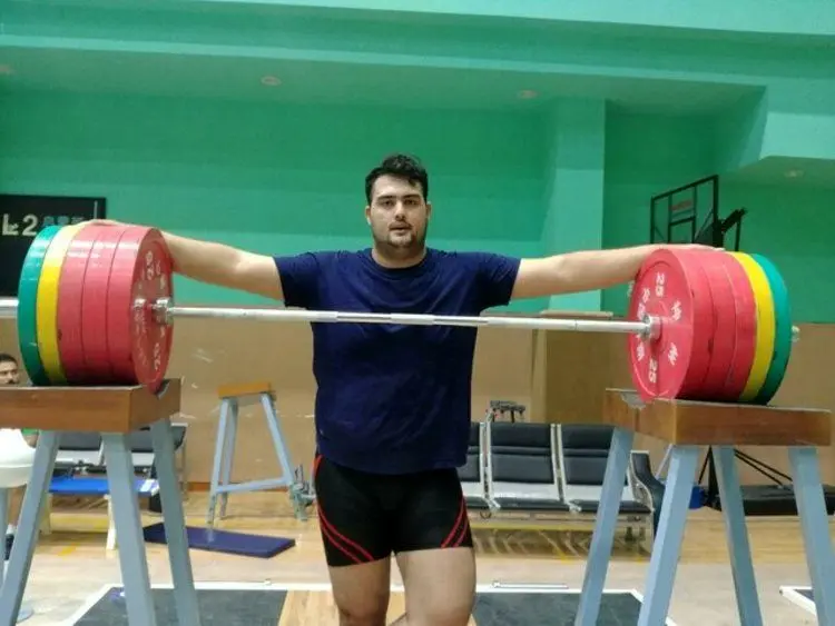 (عکس) تمرینات ملی‌پوش وزنه‌برداری در پارکینگ! 