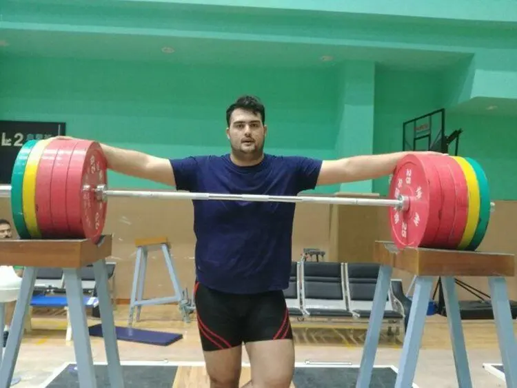 (عکس) تمرینات ملی‌پوش وزنه‌برداری در پارکینگ! 