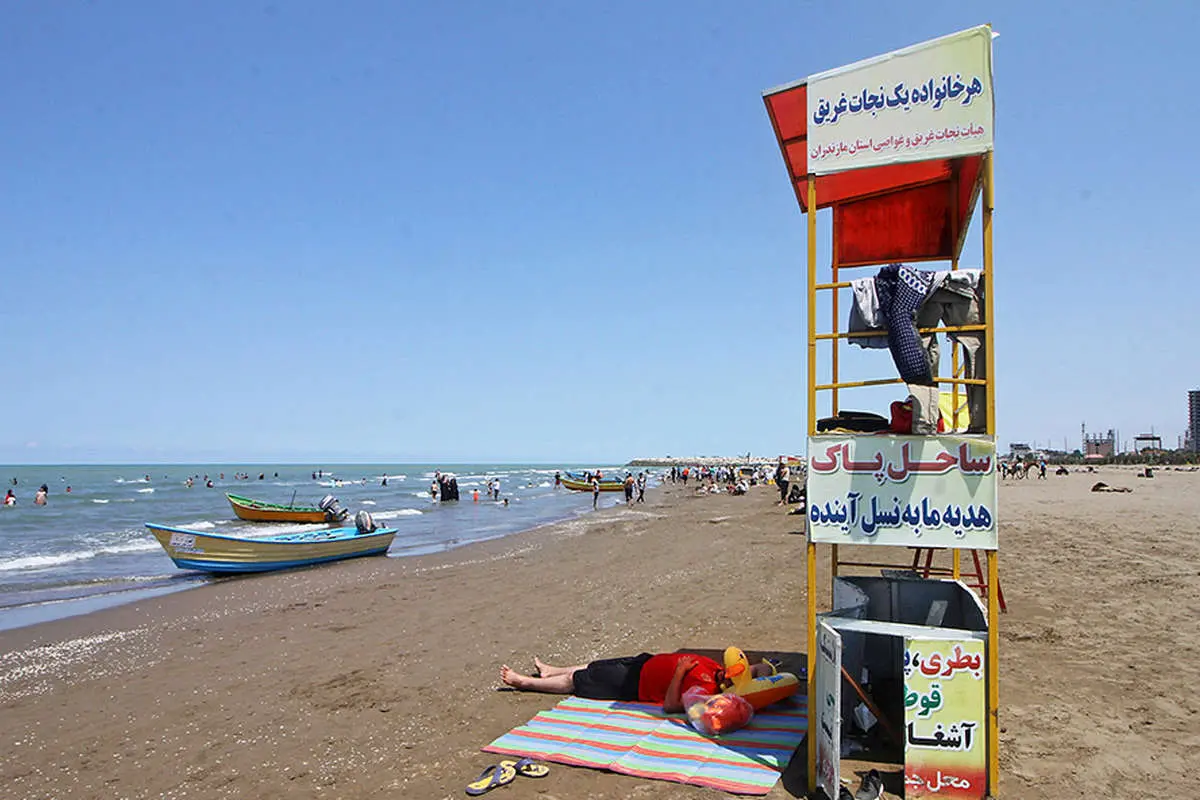 (تصاویر) مسافران بیتوجه به کرونا در ساحل خزر