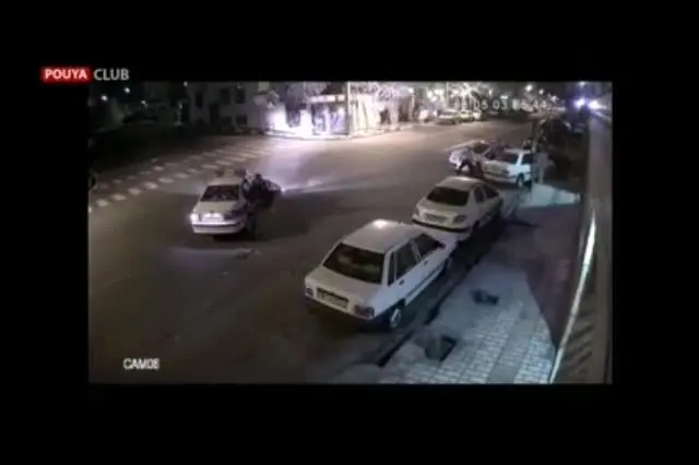 (ویدئو) کوبیدن مزدا ۳ مسروقه به خودروی پلیس