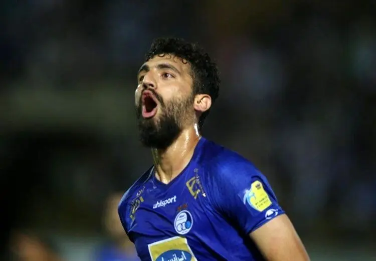مدافع جنجالی استقلال عذرخواهی کرد