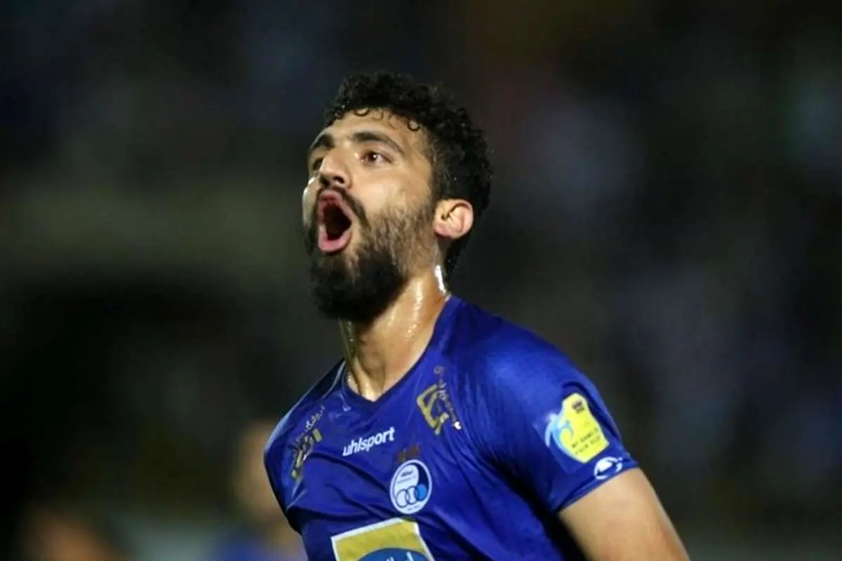 مدافع جنجالی استقلال عذرخواهی کرد
