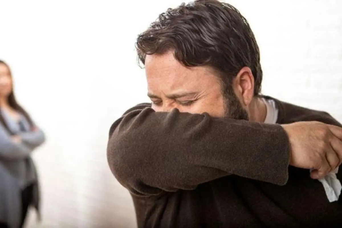 هرگز در آرنج برهنه سرفه یا عطسه نکنید