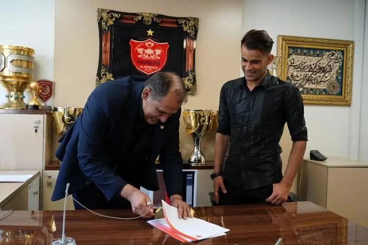 مهاجم جدید پرسپولیس هم قرارداد بست