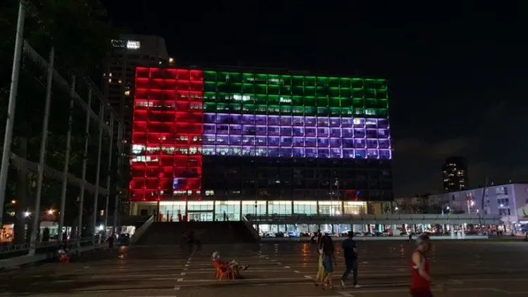 (عکس) نمایش پرچم امارات در مرکز شهر تل آویو