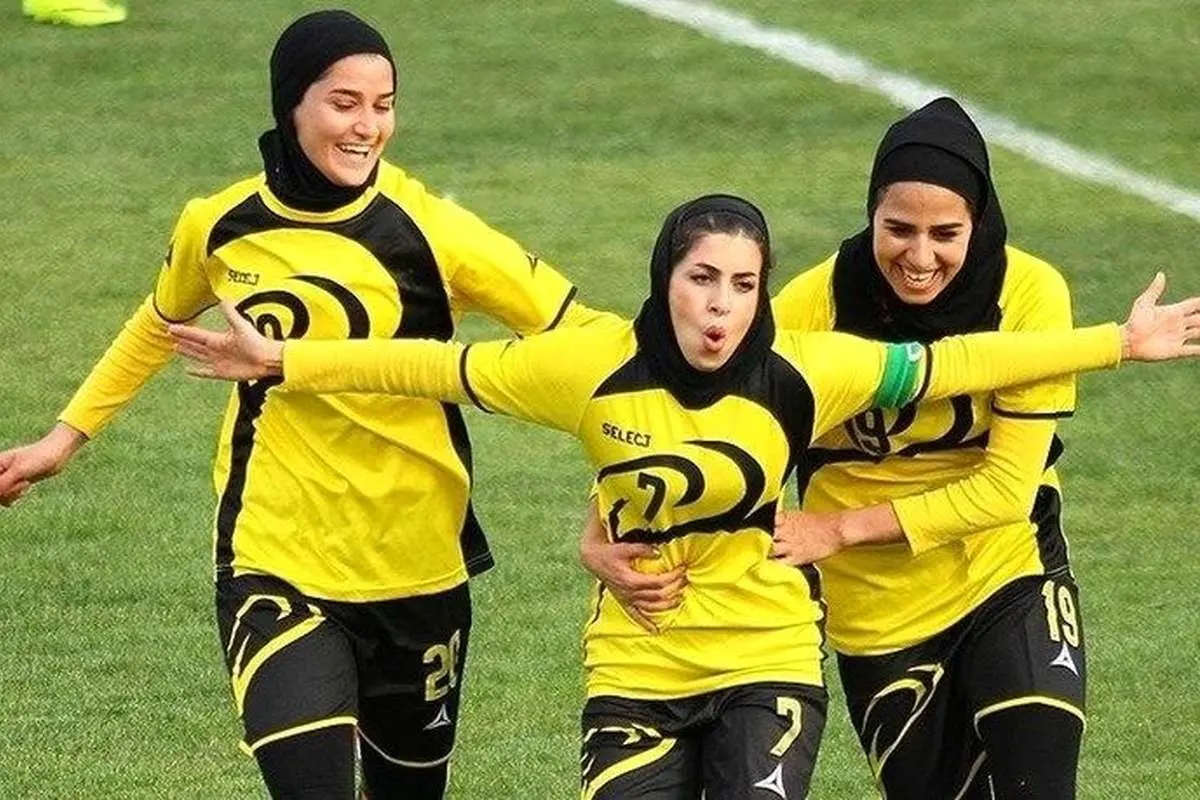 (عکس) تنها فوتبالیست زنی که پزشکی میخواند
