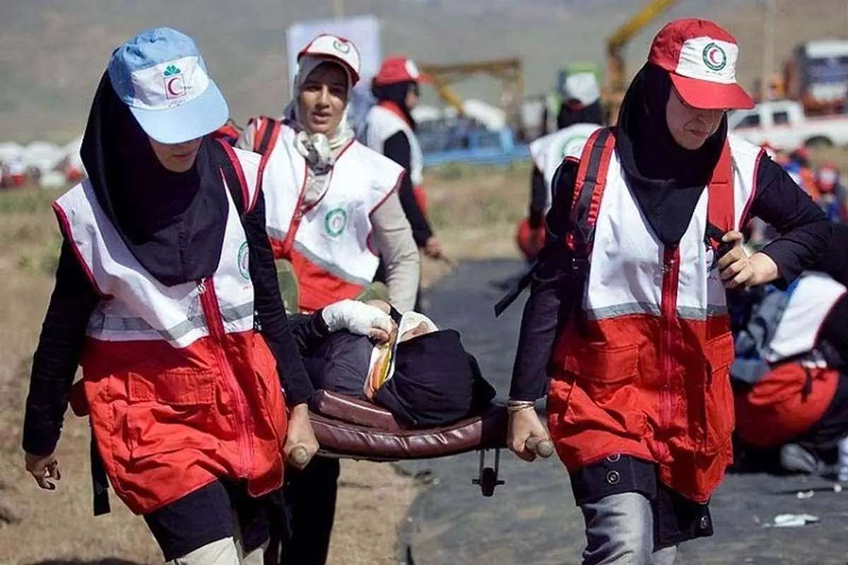 نجات دو زن حادثهدیده از خطر مرگ