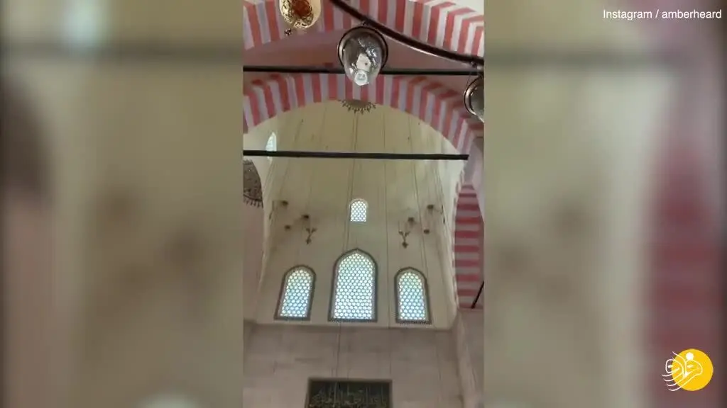 (ویدئو) امبر هرد با حجاب به مسجد رفت