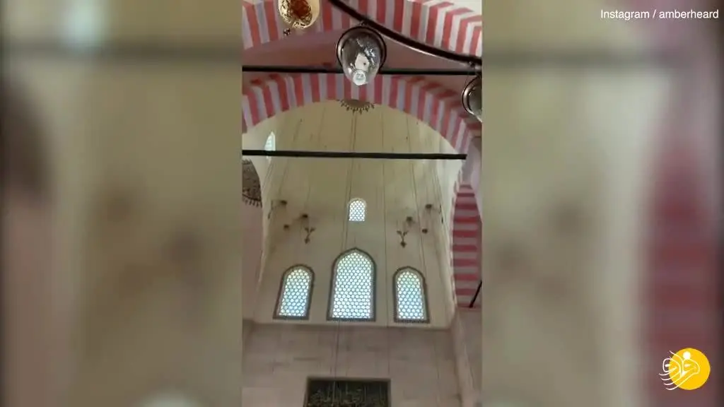 (ویدئو) امبر هرد با حجاب به مسجد رفت