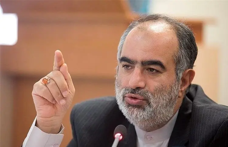 آشنا: برخی به هزینه مجلس به ترامپ پاس گل می‌دهند
