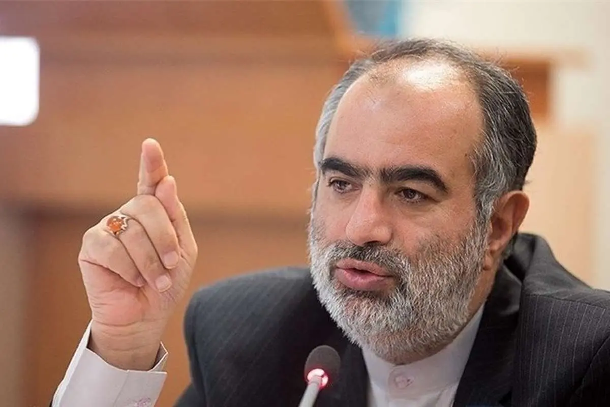 آشنا: برخی به هزینه مجلس به ترامپ پاس گل میدهند
