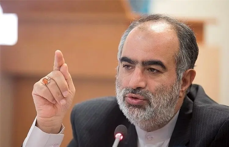 آشنا: برخی به هزینه مجلس به ترامپ پاس گل می‌دهند