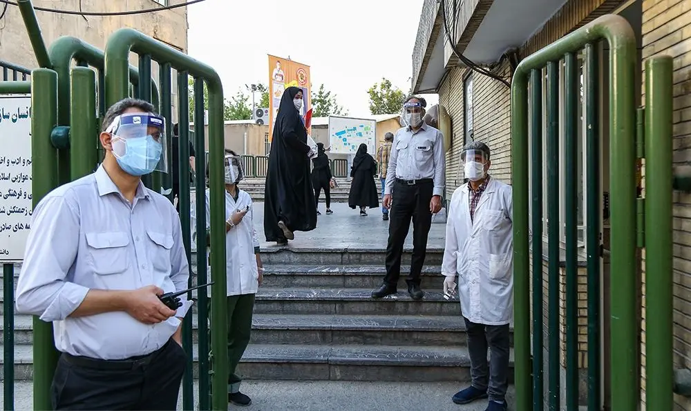 (تصاویر) حاشیه‌هایی از کنکور سراسری ۹۹ در شرایط کرونایی