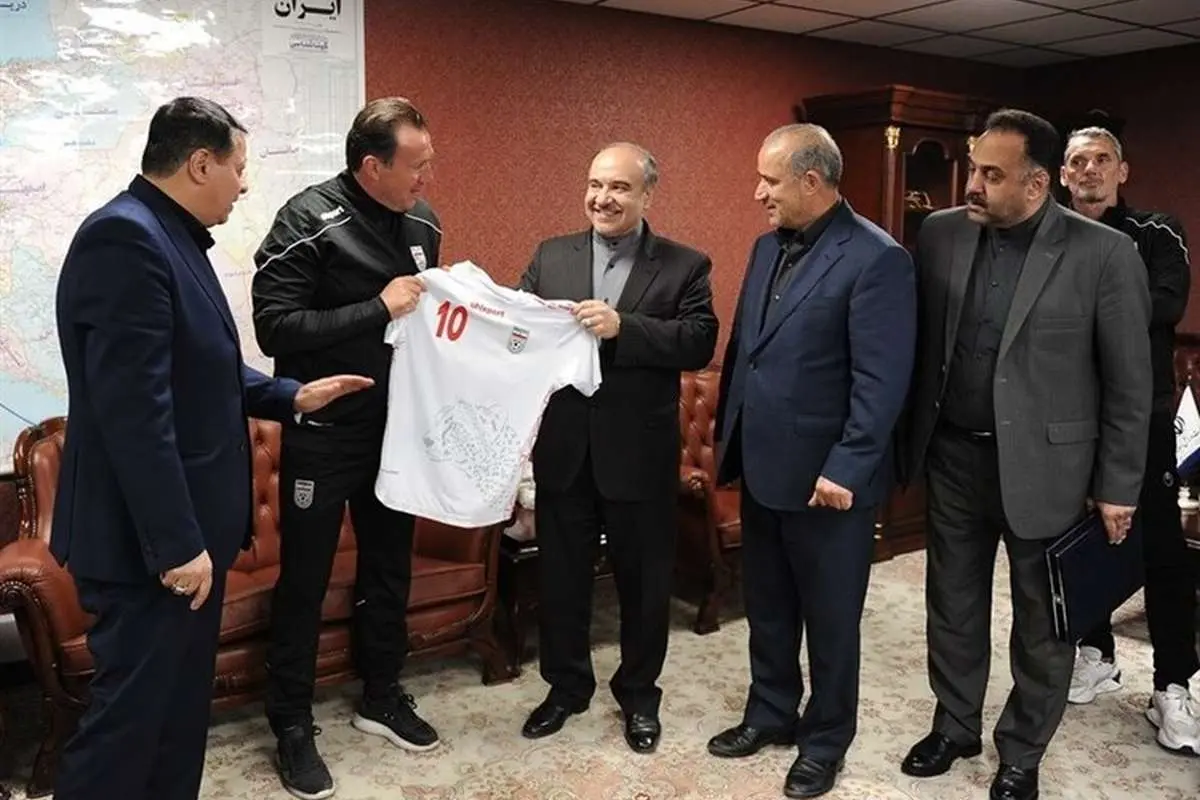 تاج و وزیر غرامت ویلموتس را بدهند!