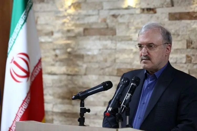 نمکی: زانو می‌زنم و دست پزشکان را می‌بوسم