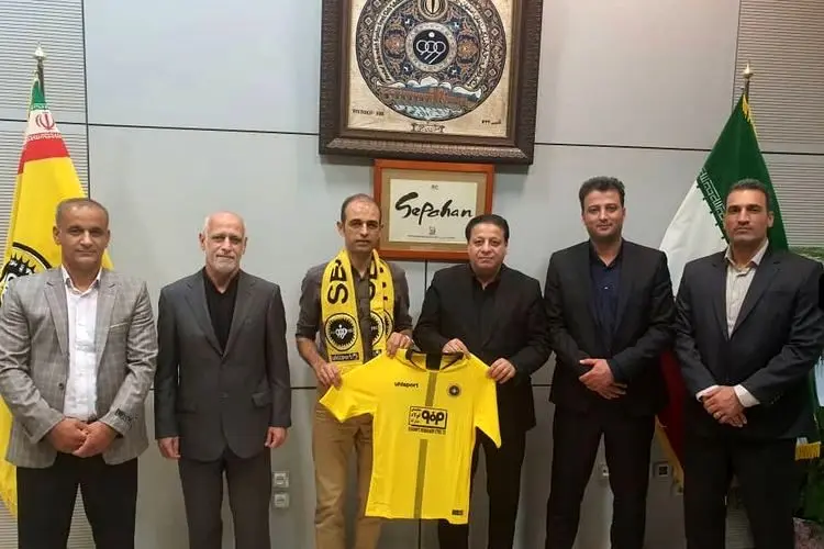 سرمربی سپاهان معرفی شد