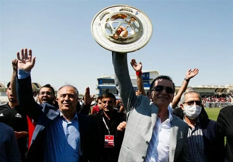 نایب‌قهرمانی استقلال را تبریک می‌گویند، قهرمانی تراکتور را نه!