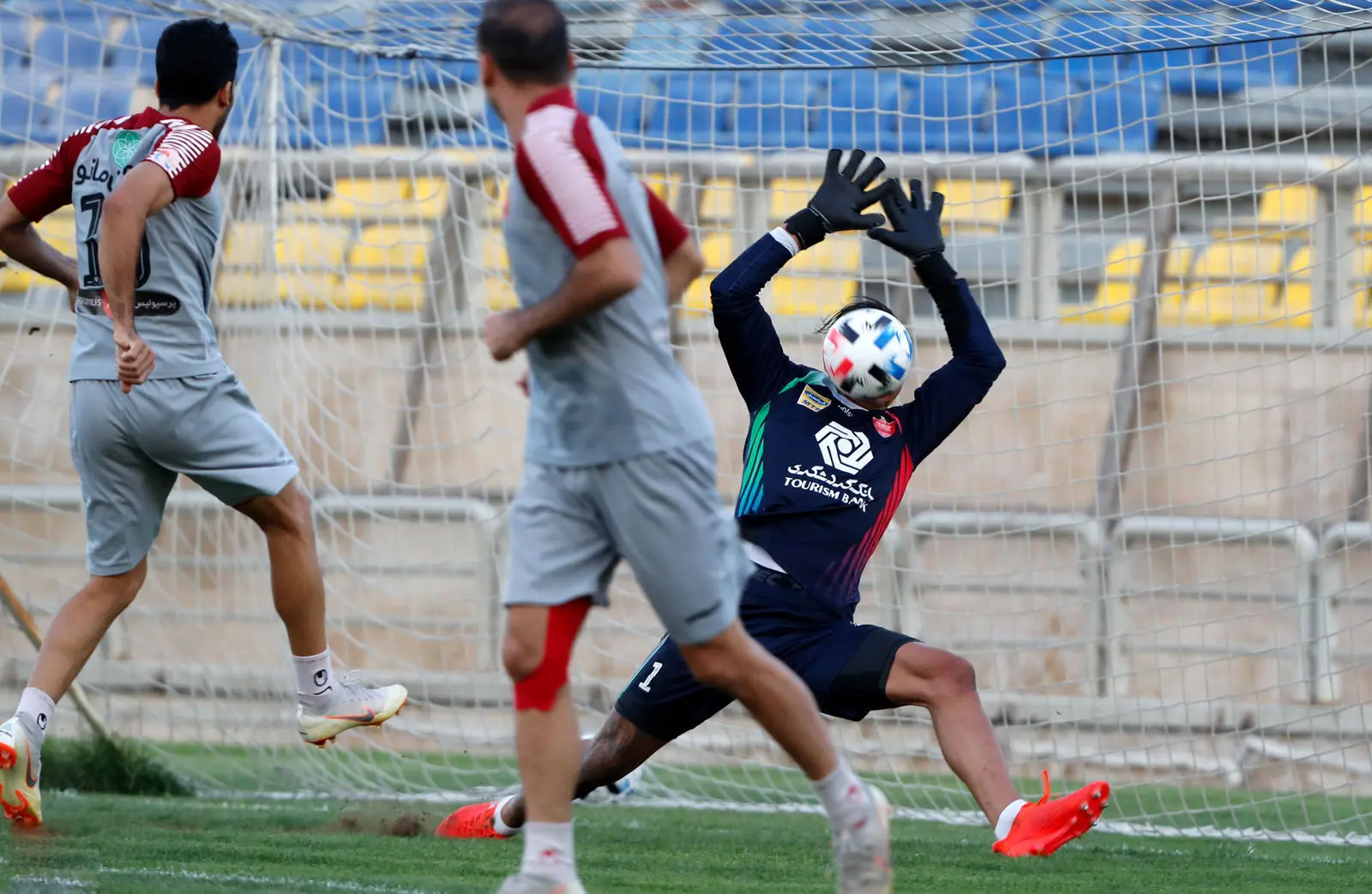 عکسی جالب از حامد لک در تمرین پرسپولیس
