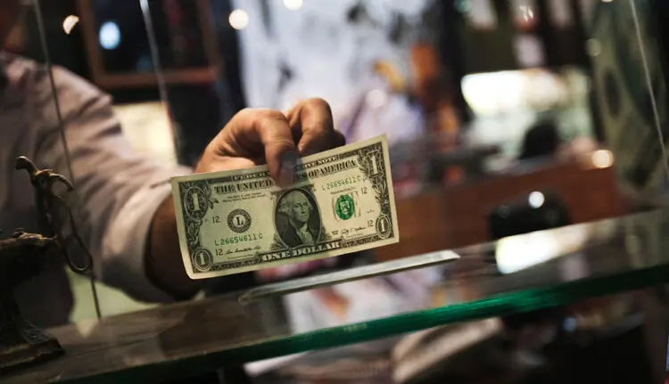 توقف فروش ارز سهمیه‌ای در صرافی‌ها
