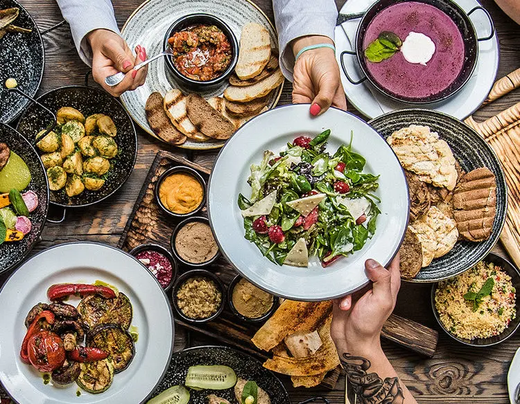 این غذا‌ها اگر دو بار گرم شوند شما را مسموم می‌کنند