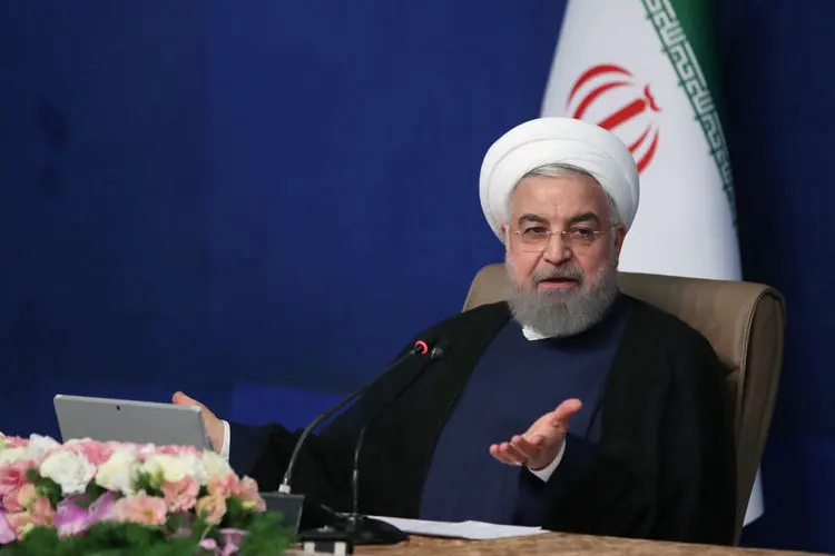 روحانی: برخی کشور‌های همسایه پول ما را تحویل نمی‌دهند