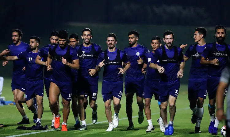 مورد حیرت‌انگیز استقلال؛ ۱۲ بازیکن در خط دفاع!