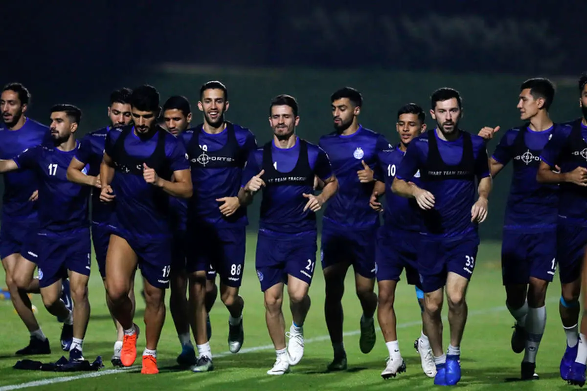 مورد حیرتانگیز استقلال؛ ۱۲ بازیکن در خط دفاع!