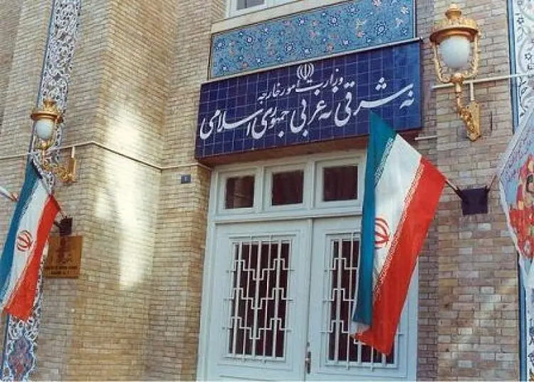(عکس) رونمایی از نشان و پرچم وزارت خارجه در دویستمین سال تاسیس