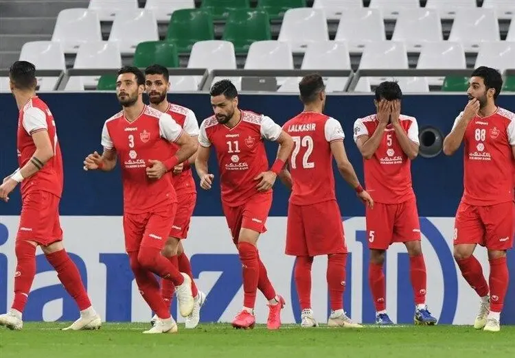 (عکس) اعتراض دسته‌جمعی پرسپولیسی‌ها به مدیریت باشگاه 