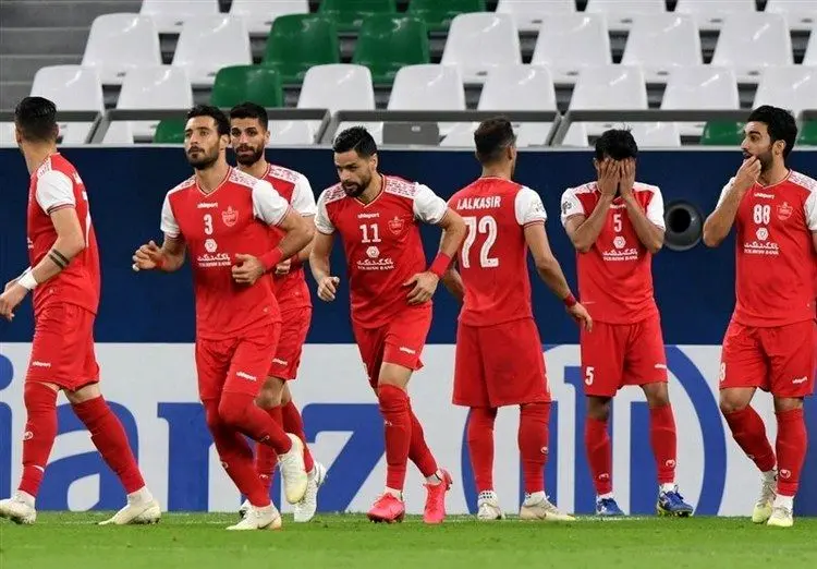(عکس) اعتراض دسته‌جمعی پرسپولیسی‌ها به مدیریت باشگاه 
