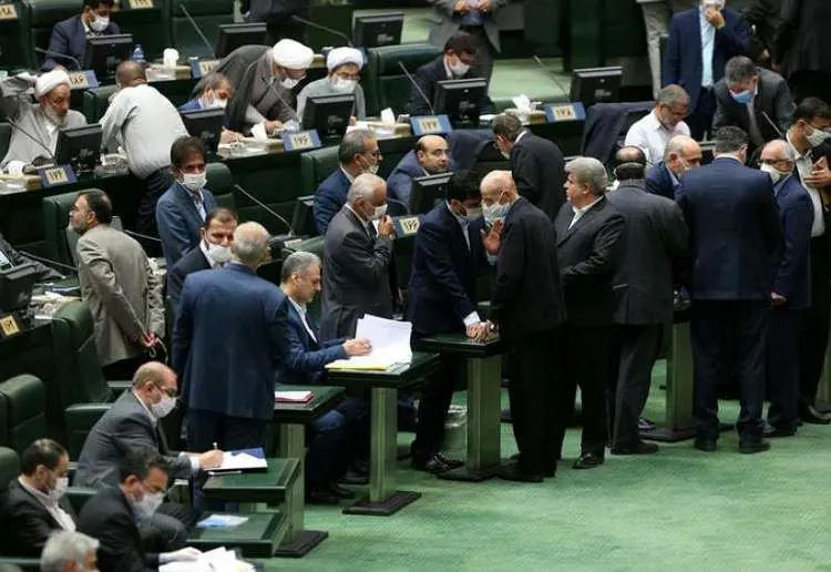 جو مجلس برای دقایقی متشنج شد