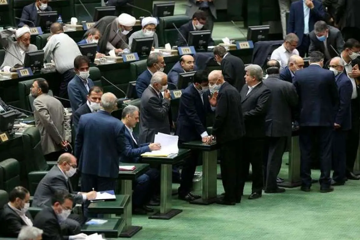 جو مجلس برای دقایقی متشنج شد