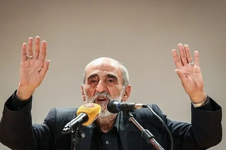 عذرخواهی شریعتمداری بعد از دو روز، به او دیکته شده بود؟