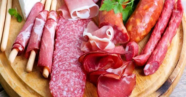 مردم به جای مرغ و گوشت، کالباس ارزان قیمت می‌خورند!