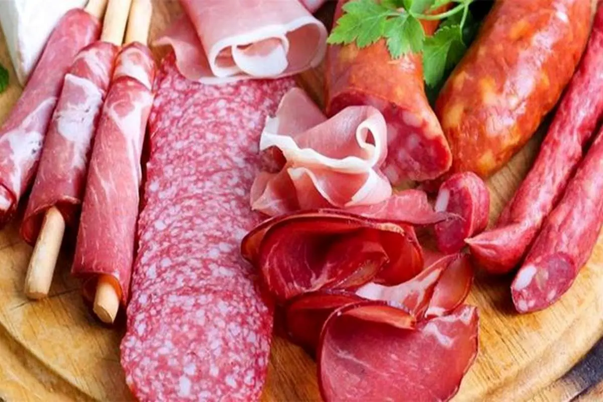 مردم به جای مرغ و گوشت، کالباس ارزان قیمت میخورند!