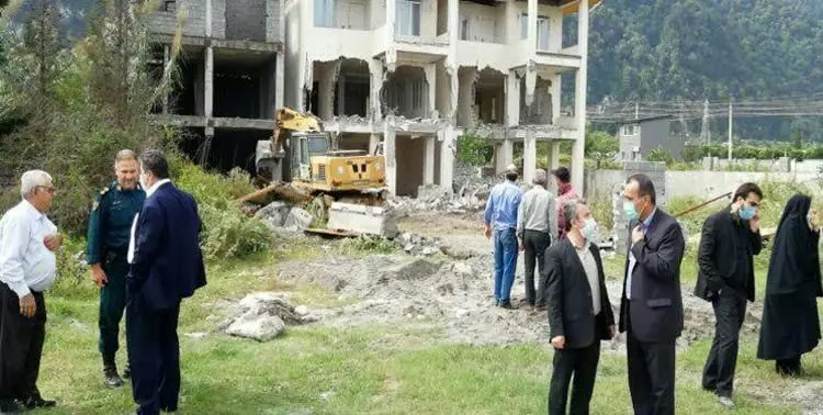 (تصاویر) قلع و قمع ۳۰ ویلای لوکس در نوشهر