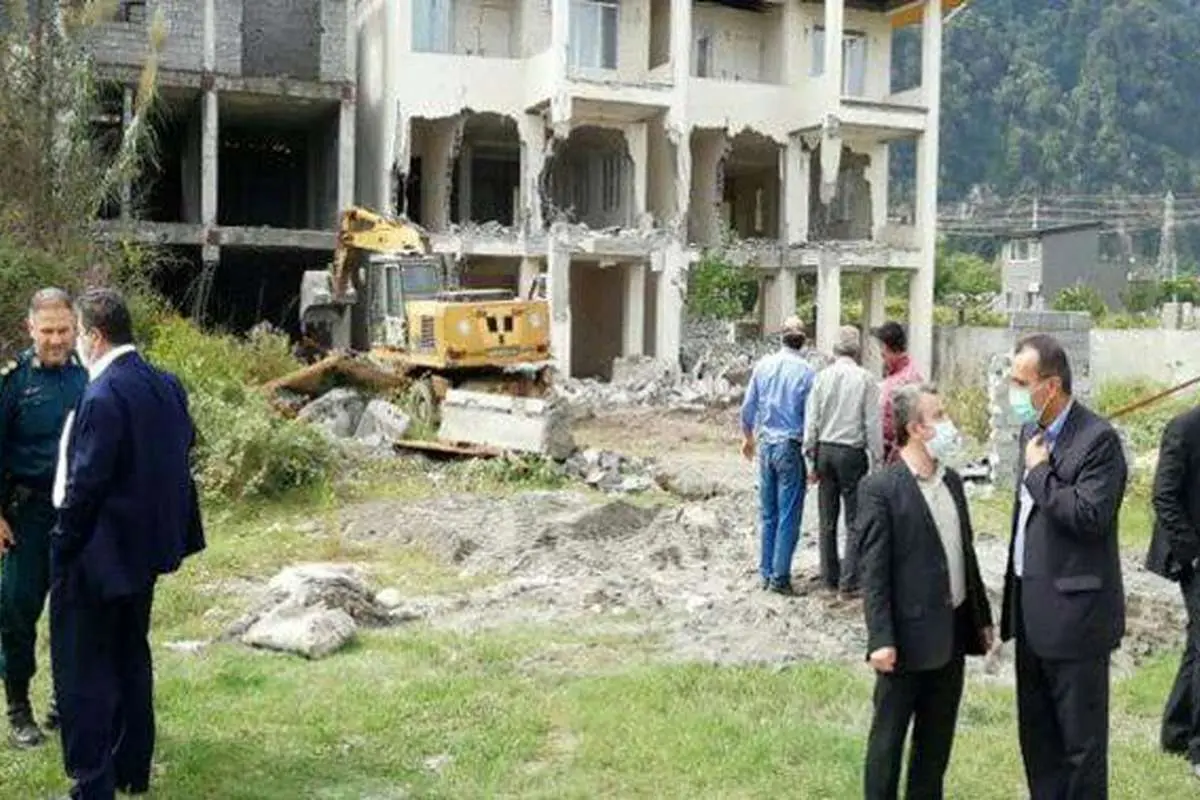 (تصاویر) قلع و قمع ۳۰ ویلای لوکس در نوشهر