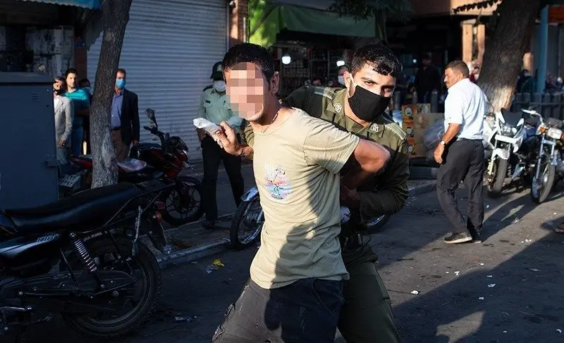 (تصاویر) جمع آوری خانه‌های اعتیاد توسط پلیس