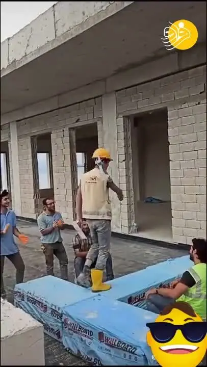 (ویدئو) نمایش طنز مد کارگران ساختمانی خبرساز شد