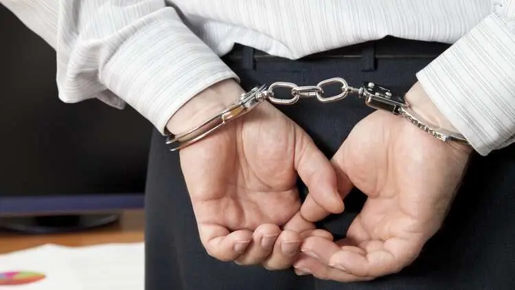 بازداشت شهردار رودهن به دلیل اخذ رشوه